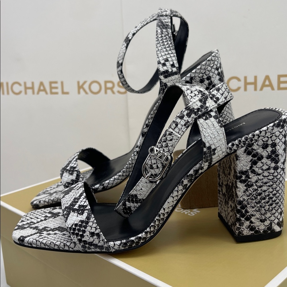 Michael Kors MERRIAM BLOCK HEEL
LEATHER
40S5MMHS1E Aluminum High Heels Snakeskin - Picture 7 of 16